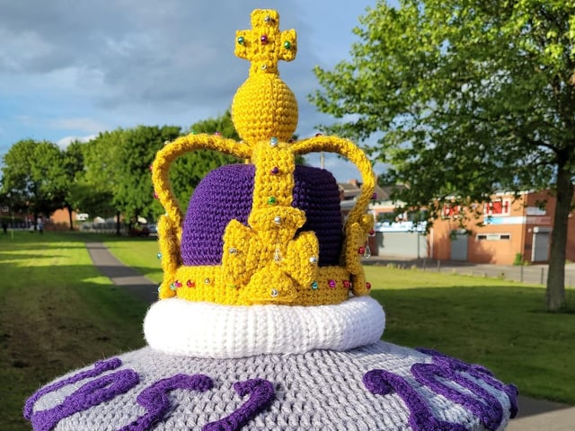 Crochet star Amy Williams created this topper for the Ollie Hynd gold postbox.