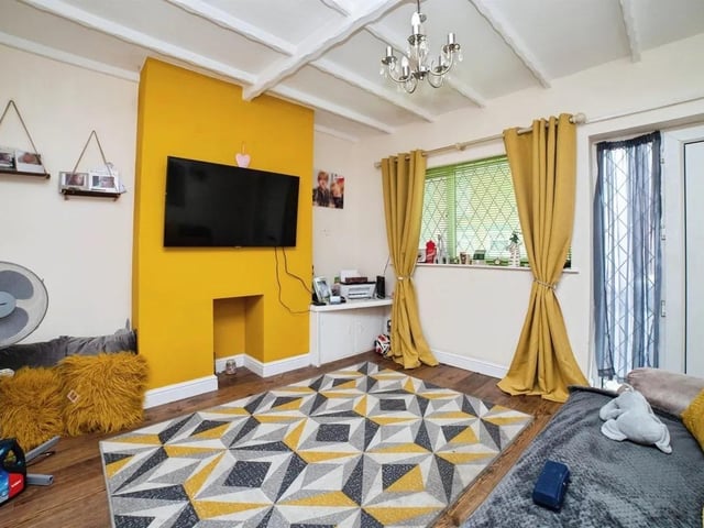 Two-bedroom end-terrace on Cromwell Street, Mansfield. Ideal for investors as sold with tenant in situ! The property requires some modernisation and features a lounge, separate dining room, kitchen, two bedrooms, bathroom, and a private rear garden with patio and lawn.