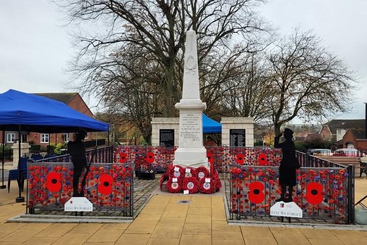 The war memorial in Eastwood beautifully decorated with poppies