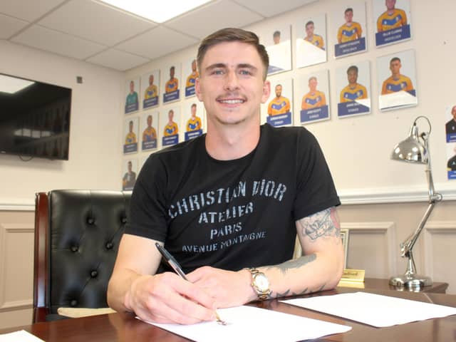 Oli Hawkins signs for Mansfield Town