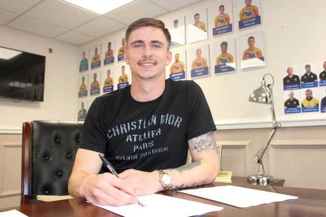 Oli Hawkins signs for Mansfield Town