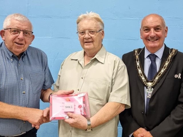 David Hodgkinson receiving the prestigious Banksian medal. Photo: Lesley Grand-Scrutton