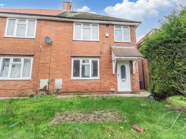 Situated on Chadburn Road in the charming town of Mansfield, this semi-detached house, presents a wonderful opportunity for those looking to create their dream home. With three bedrooms and a single reception room, this property is a blank canvas, ready for your personal touch. The absence of carpets and the need for some refurbishment allows you to design the space to your liking, making it an ideal project for first-time buyers or those seeking to invest in a property with potential.