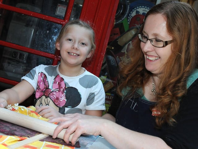 Mud heads challenge Mansfield Museum.                Clare Taylor from Bus and Bird Arts and project manager and artist for 'This is Me, This is Mansfield', works with Evie Abbott, 7, during the Mud Head challenge at the Museum in 2017.