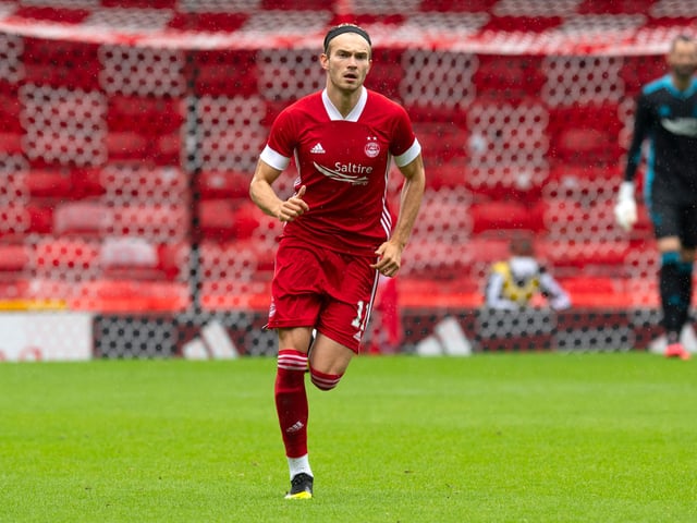 A very clean shirt from Aberdeen with a beautiful collar and cuffs. Red and white just go, and along with the sponsor makes this kit very fresh. Lovely kit from Adidas and the Dons.