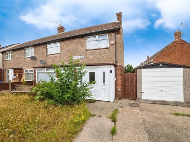 A spacious three bedroom semi-detached house which is an ideal purchase for anyone looking for a property to put their own stamp on! Situated within close proximity to Mansfield centre, with nearby amenities, schools and shops. This house offers a corner plot with a driveway providing off street parking and a detached garage. No upward chain.