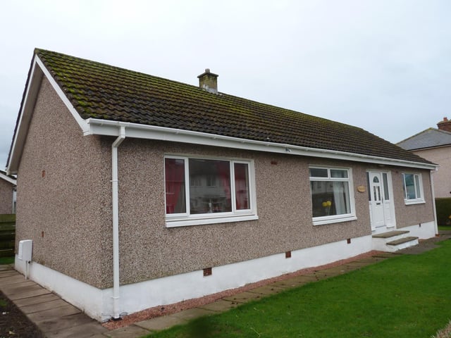 3 bedroom bungalow in Eastriggs, Annan.
Average house price in Dumfries & Galloway - £138,107.