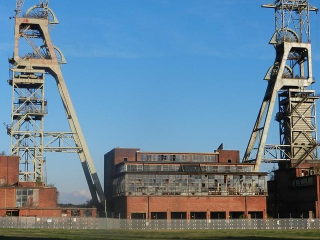 Zig Zag Tours has organised a cycling trip around the coalfields of north Nottinghamshire this Saturday (11 am to 4 pm). Starting at Mansfield train station, the tour will take in the famous headstocks at Clipstone, the historic Archway House (or Clipstone Lodge) and the old Mansfield Brewery building. The price is £17, but all current and former miners go free.