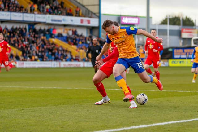 Mansfield Town forward Rhys Oates puts the Leyton Orient defence under pressure. Photo by Chris Holloway/The Bigger Picture.media
