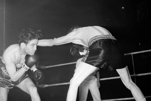 Ronnie Clayton (right of the picture) was a British boxer born in Blackpool, whose career highlight was winning the European Featherweight championship in 1947.
  (Photo by Harold Clements/Express/Getty Images)