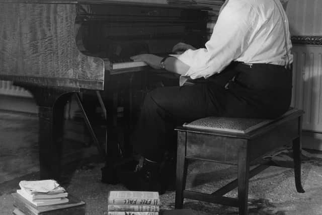 British pianist John Ogdon (1937 - 1989) on the piano.   (Photo by George W Hales/Getty Images)