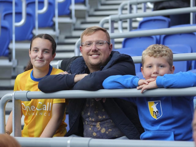 Mansfield Town made Everton work hard for victory after a dogged defensive display.