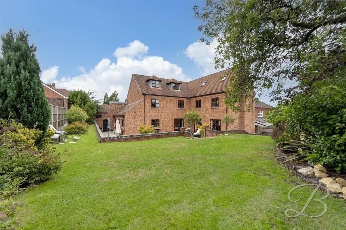 ANSEHEN: 5-Zimmer-Haus in Mansfield mit Spielzimmer und großem Garten