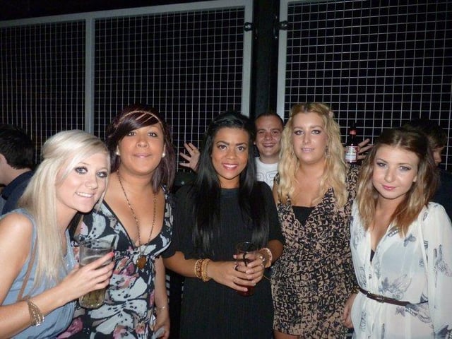There's a photobomber on the loose