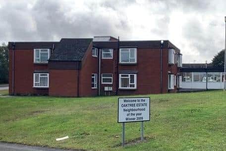 Oak Tree Estate in Mansfield. The sign reads: 'Neighbourhood of the year, 2009'.