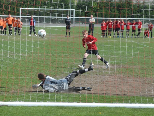 Mansfield Youth League Supplimentary Cup Finals in 2009. Rainworth Tigers v Beaufort under 12s.