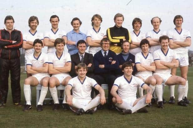 Η ομάδα της Rainworth Miners Welfare που έφτασε στον τελικό του FA Vase στο Wembley το 1982 και πυροδότησε την αγάπη του Gordon Foster για το ερασιτεχνικό ποδόσφαιρο.