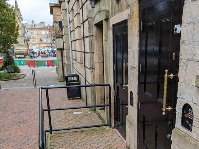 The new “accessible” toilet is located on Exchange Row, at the side of the Old Town Hall.