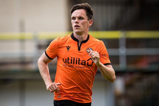 The Arabs keeping the strong orange home kit and who can blame them? Lovely orange and black kit from Macron. Sponsors all round keeping in line with the black trim which keeps it very stylish. Little on the plain side but, very solid looking kit.