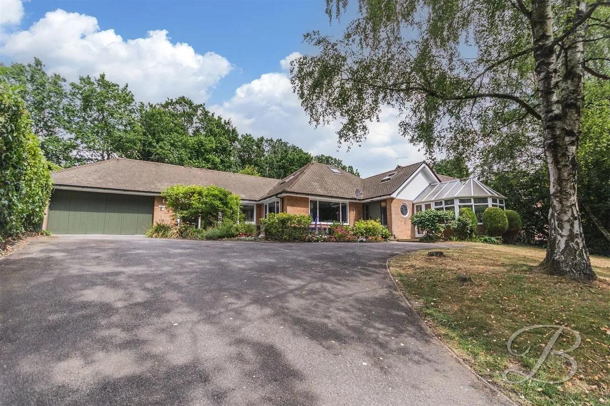 The property in Church Drive, Ravenshead boasts a large driveway to the front providing ample off-road parking for multiple vehicles