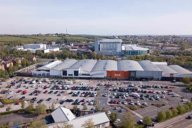 A busy B&Q, Sutton In Ashfield, Nottinghamshire.