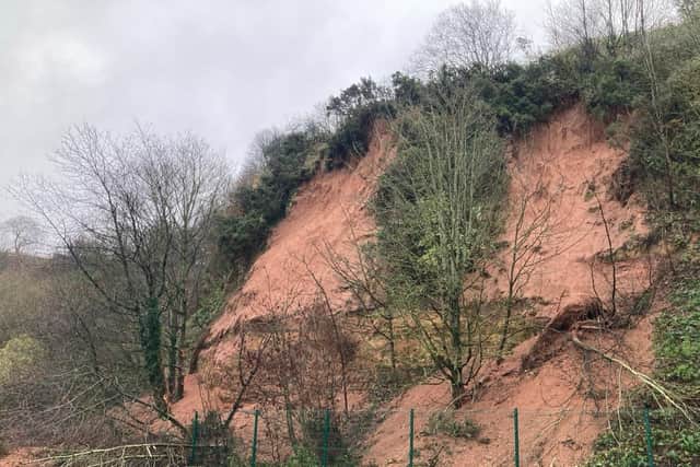 New fencing has been confirmed for a cliff face at a Mansfield park following a landslide