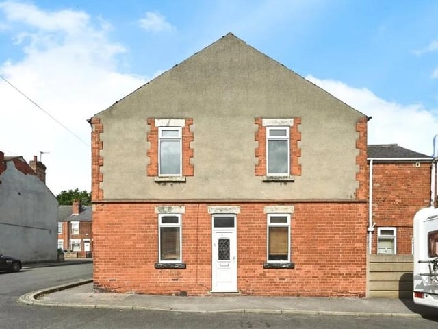 This 2 bed end terrace house in Moor Street, Mansfield is on the market for £85,000 and has been split into two rental flats.