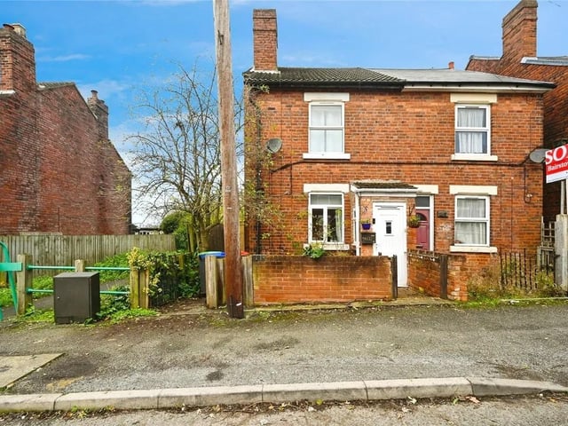 Update and renovate this end terrace property available to the sales market with no upward chain! Hosting a traditional layout, with entrance porch; two reception rooms, galley style kitchen with bathroom off and the addition of a lean – to leading out to the rear garden. To the first floor there are two double bedrooms, with en-suite to master and stairs leading up to the loft room. The plot offers a rear garden and parking is available on the road. Contact Bairstow Eves 01623 355833.