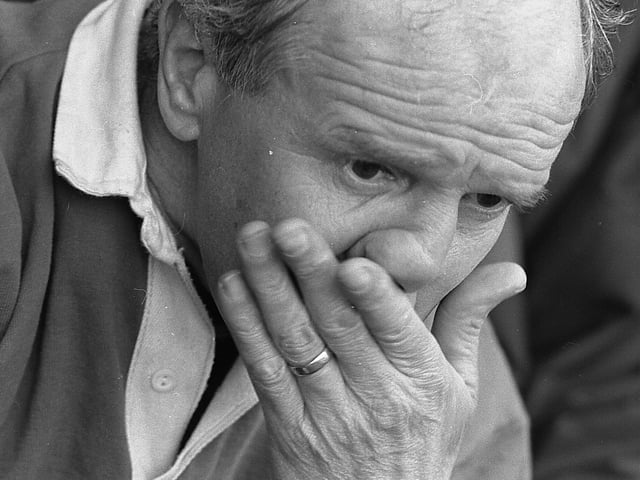 Anxious moments for Billy Dearden on the bench.