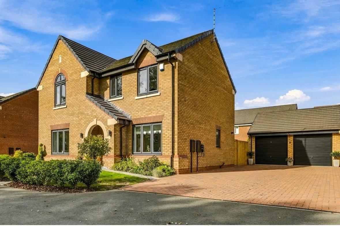 LOOK: Family home in semi-rural Edwinstowe location on the market for £495 ...