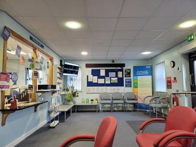 There were 355 survey forms sent out to patients. 109 patients rated their overall experience. Of these, 86% describe their overall experience of this GP practice as good, with 61% rating it very good and 25% fairly good.