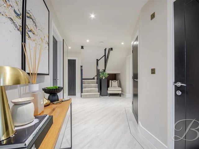 Camaro lvt flooring flows across the ground floor, paired with underfloor heating for added comfort.