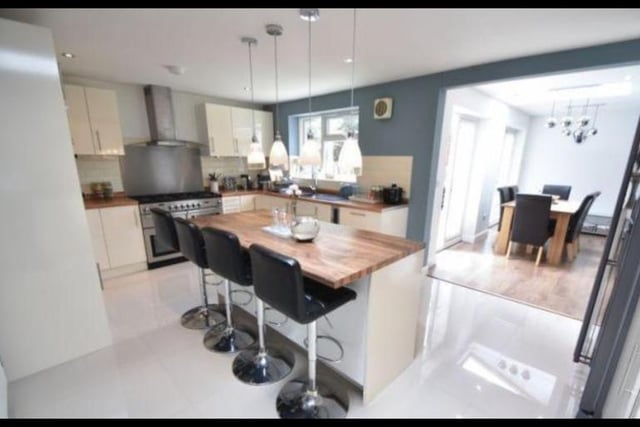 This 5 bed home boasts an incredible open plan kitchen-diner, which is the perfect place for entertaining guests. There is also a large bedroom with an en suite found on the ground floor, which is ideal for elderly guests, teenagers coming back home late at night, or to be used as an office.