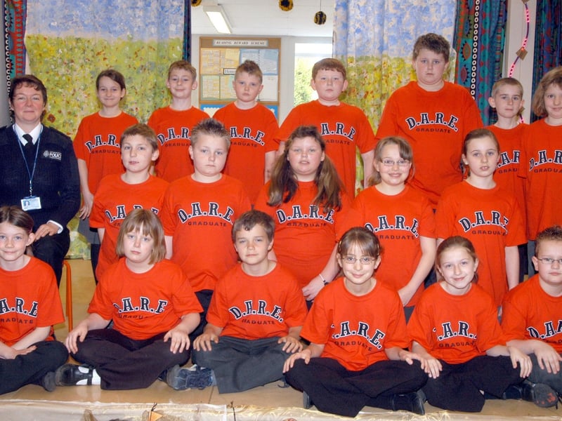 Graduates of Annesley Primary and Nursery School's DARE in 2006.