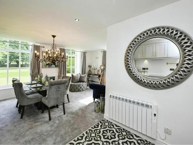 Let's start our tour of the interior of the apartment in the spacious open-plan living room and dining room, which is exceptionally presented.