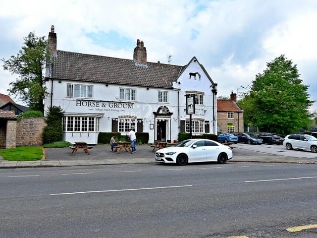 Just down the road from Cosy Cottage is Linby's highly regarded village pub, the Horse And Groom.