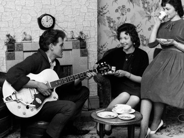 Pop singer Alvin Stardust entertains two factory workers at his home in Mansfield in September 1962: