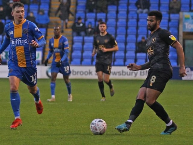 Jacob Mellis picks out a pass.