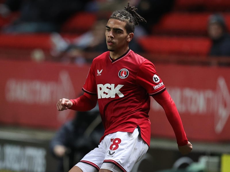Barnsley have signed former Charlton Athletic right-back Tennai Watson on a one-year deal.