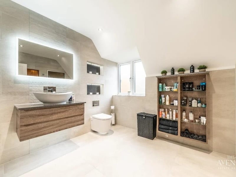 This incredible space, features a sauna as well as a steam room/shower, which provide you with your own private wellness space.
