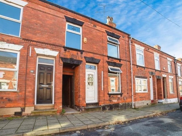 This 2 bed terraced house in Laurel Avenue, Mansfield is on the market for £90,000 and offers on street parking and a cellar.