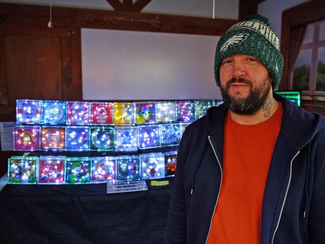 Mansfield Christmas market. Steve Binnington - S&J Crafts - the perfect spot to pick up something a bit different for a Christmas gift in 2022.