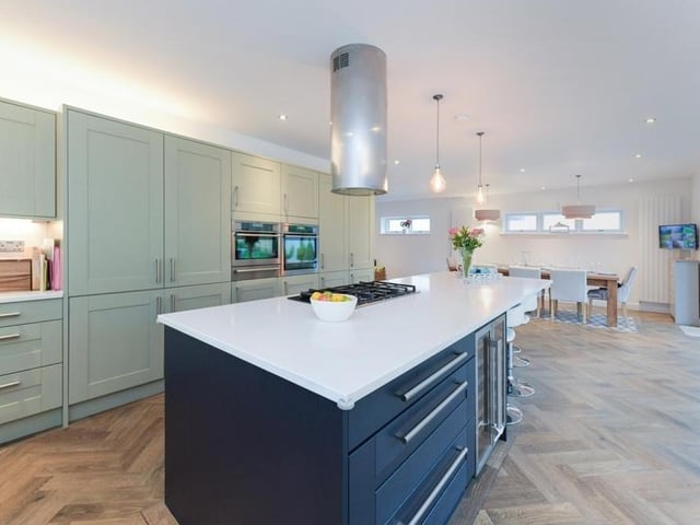 All masterchefs would love to work in this kitchen. It boasts the appliances and amenities you need.