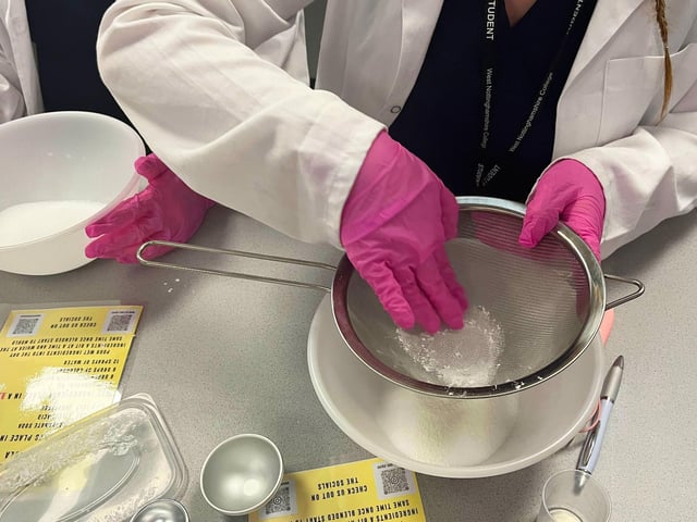 Careful measuring of the bath bomb ingredients