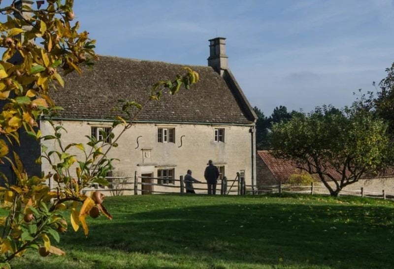 Without Isaac Newton this small manor would be just another Lincolnshire farmhouse - but in 1665 the plague sent him back from university to this place where he was born. For 18 months Newton worked in solitude, experimenting obsessively, laying foundations for the science of today. Woolsthorpe Manor tells the story of Newton's time at Woolsthorpe, from his birth and childhood to the discoveries of his Year of Wonders.  You can discover Newton's science for yourself in the hands-on Science Centre and walk to the village church.