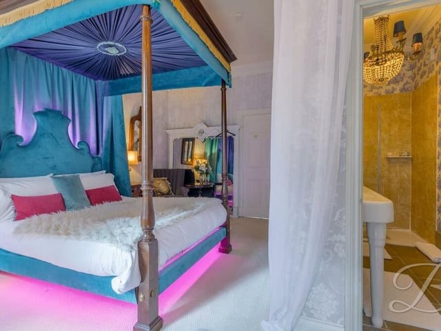 Behind the curtain in the first bedroom on the first floor is an en suite shower room.
