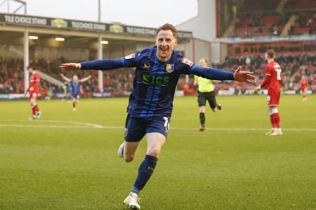 Mansfield Town midfielder Stephen Quinn nets at Walsall.