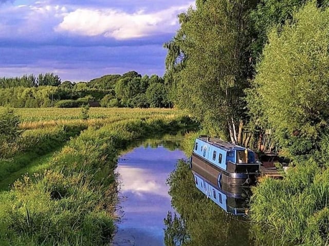 Kingfisher ready to sale down the Chesterfield Canal.