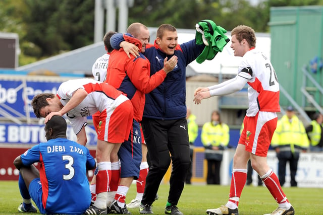 PIC LISA FERGUSON 23/05/2009
FHS
CLYDESDALE BANK PREMIER LEAGUE - INVENESS CALEY THISTLE FC v FALKIRK FC
FALKIRK CELEBRATE AT END OF THE GAME AFTER INVERNESS RELEGATED