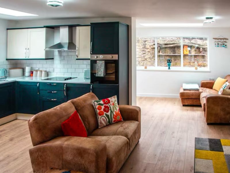 This new guest house in Warsop accommodates four guests with one bedroom, three beds, and one bathroom. This newly built one-bedroom self-contained bungalow is located within the owner's garden, offering a private, quiet, and homely atmosphere. It has a five-star rating and is available for £110 per night. Located on the outskirts of Sherwood Forest, it close to a series of key Nottinghamshire landmarks. For more information and booking details, visit airbnb.co.uk